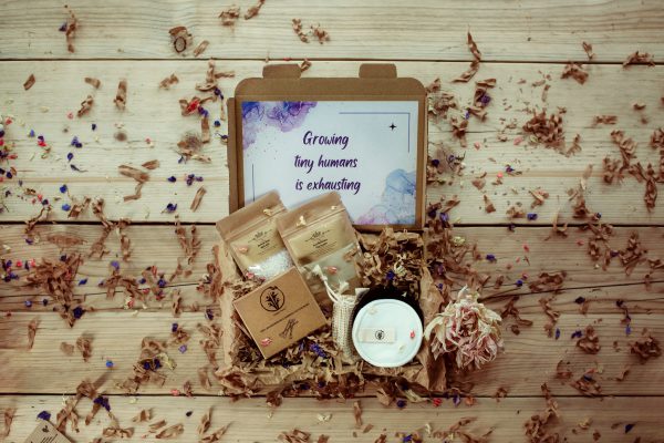 New mum pamper gift set, baby shower vegan and organic artisan bath set. Gifts for Mum to be.